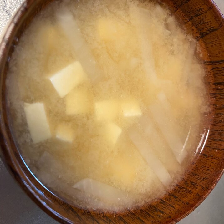 お豆腐と大根のお味噌汁